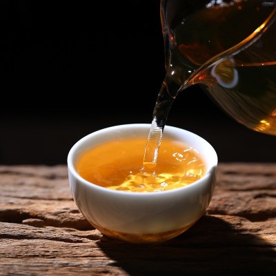 云南普洱茶三英战吕布生茶布朗山gu树春茶 357克饼茶礼盒装图4