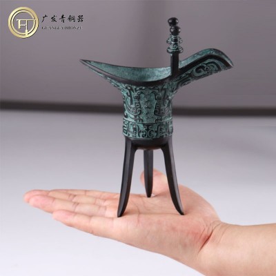 青铜器兽面爵杯凤纹爵复古酒樽仿古工艺品摆件古代酒杯批发代发图2