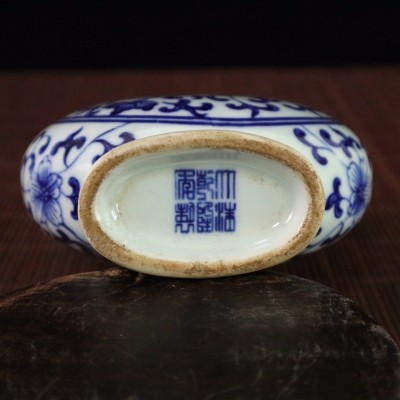 瓷瓶批发客厅博古架做旧仿古陶瓷青花缠枝莲纹双耳扁瓶花瓶摆件新图4