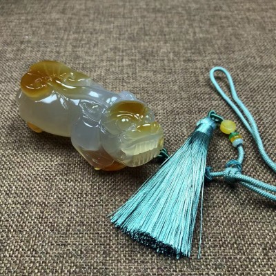 巴西玛瑙貔貅手把件手工雕刻俏色巧雕玉石把玩男女创意款厂家批发图3